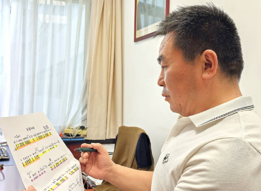 岑军笔下的爱情多重奏：五首新诗发布，奏响从朦胧到永恒的乐章