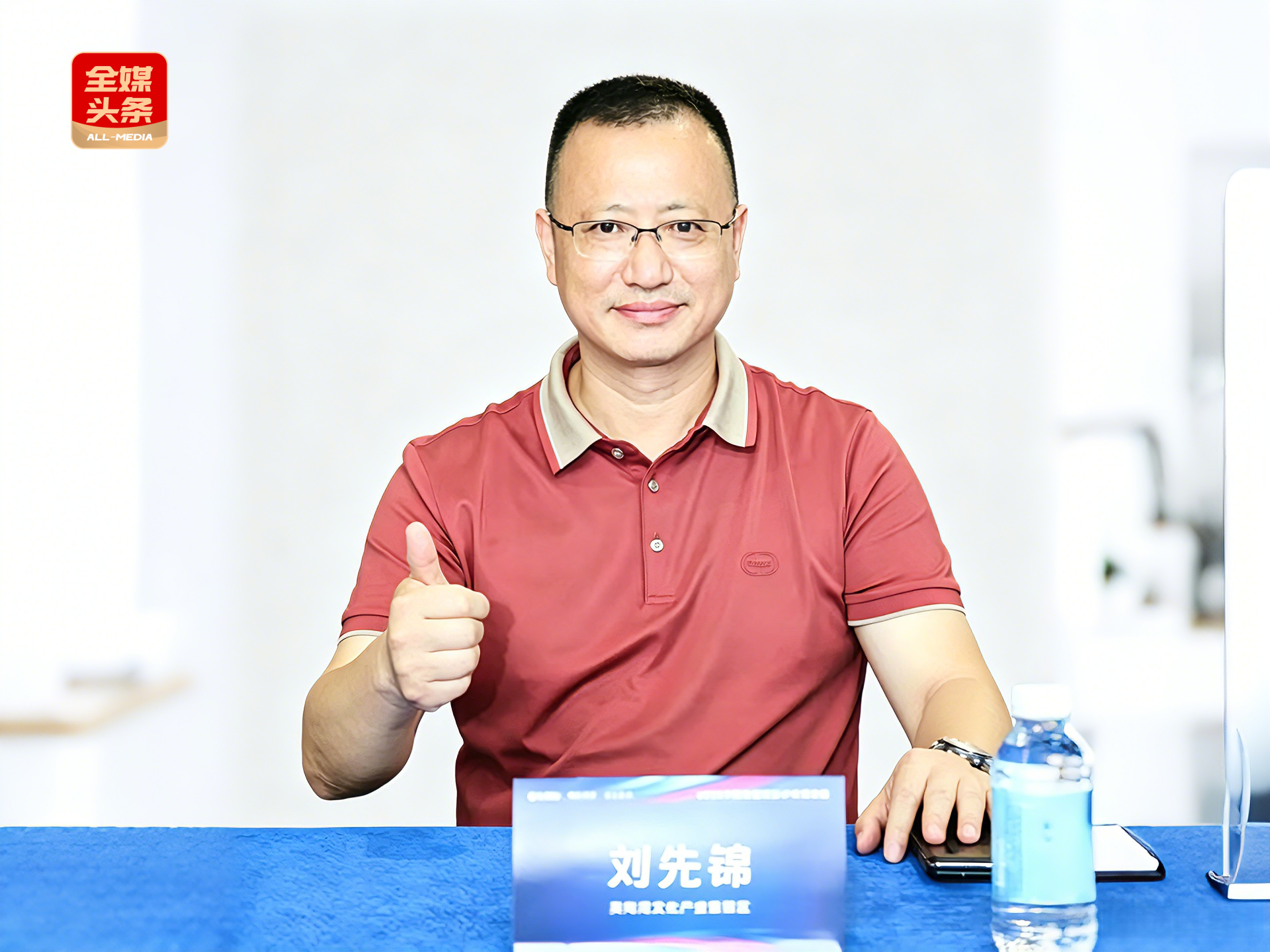 生成背景虚化图片_副本.png